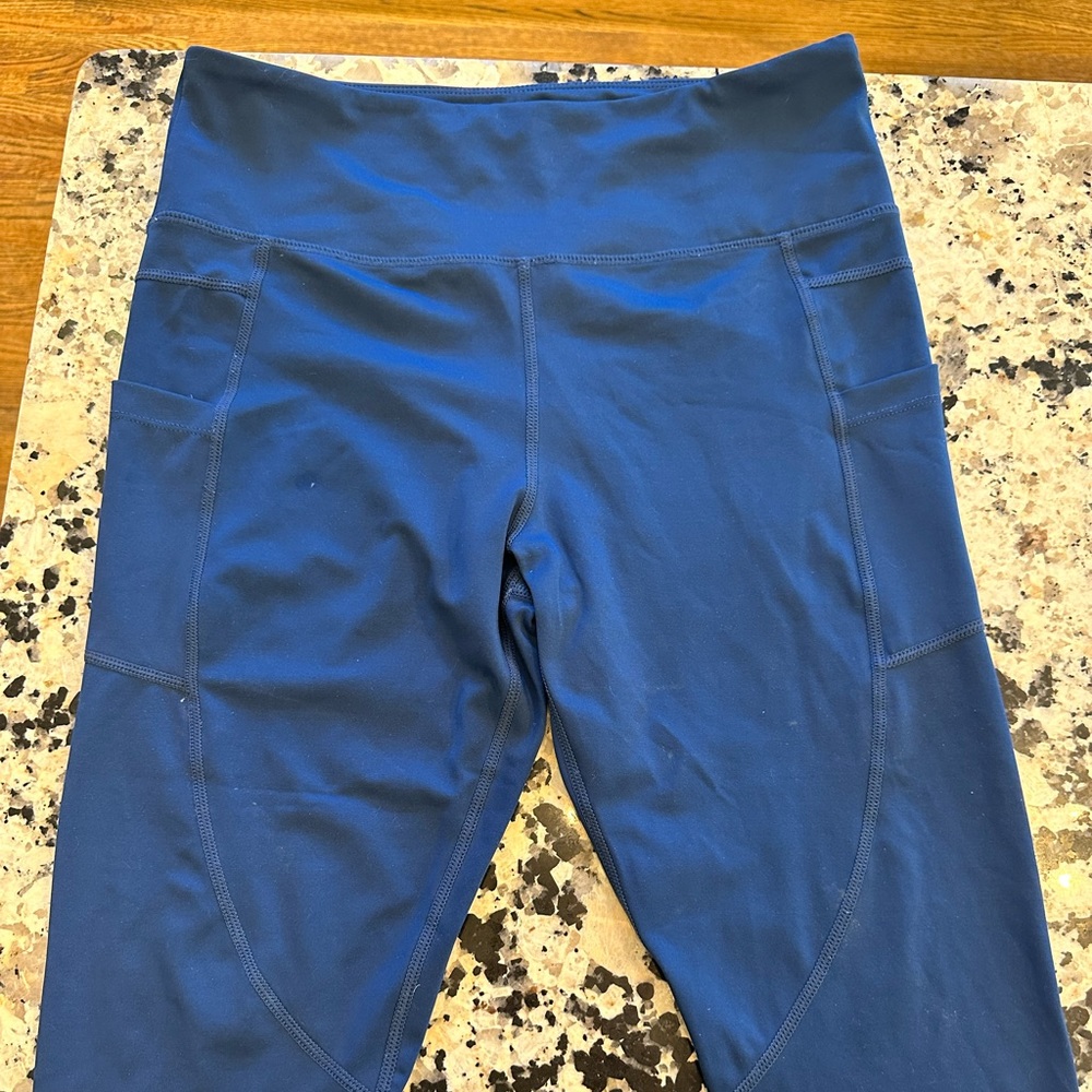 Zyia cropped light n tight leggings with pockets- navy blue